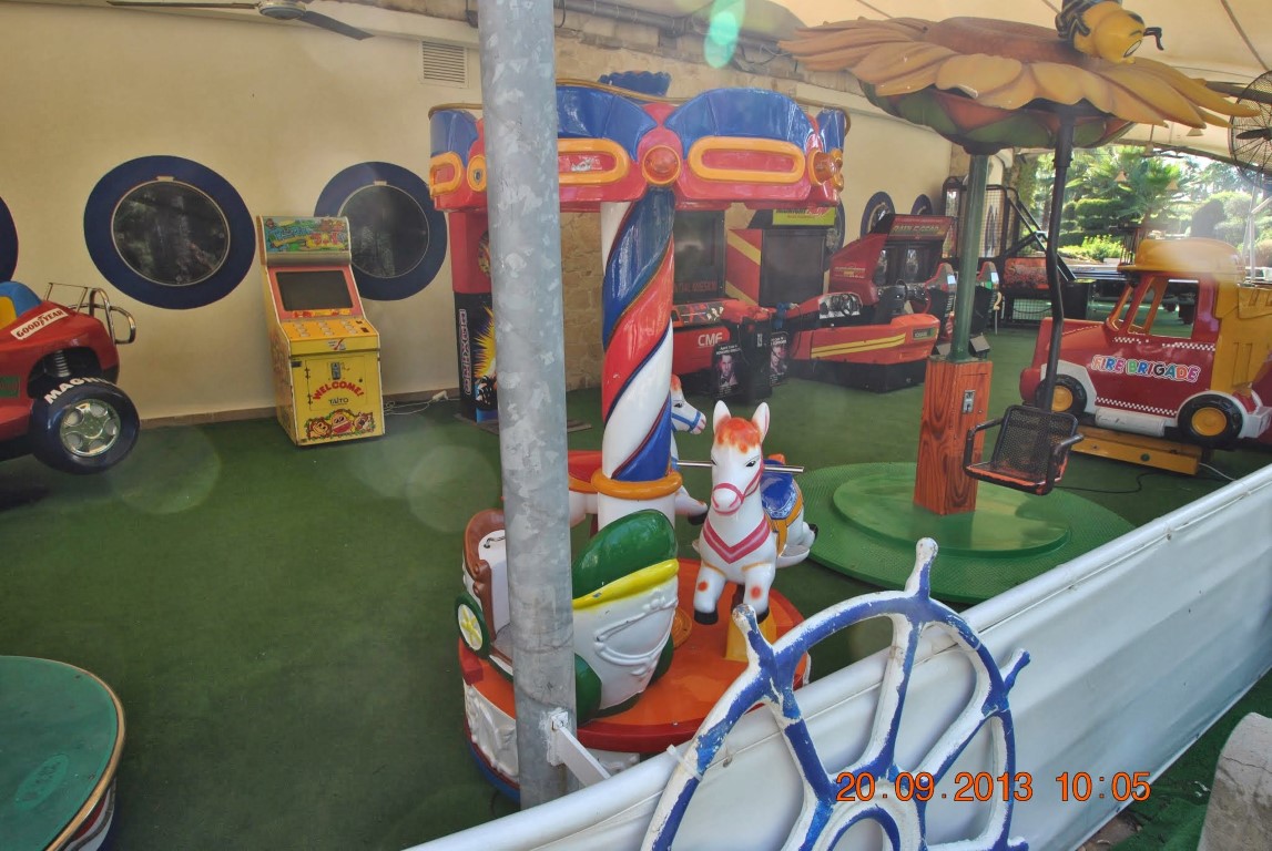 imagini hotel TITANIC LARA